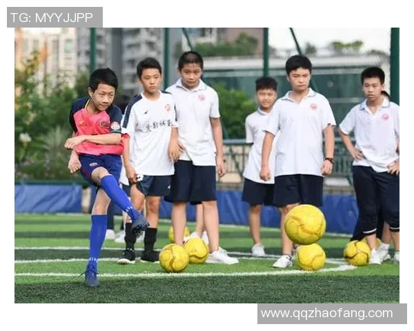 黄军独家解析足球技巧与战术分享助你提升球场表现